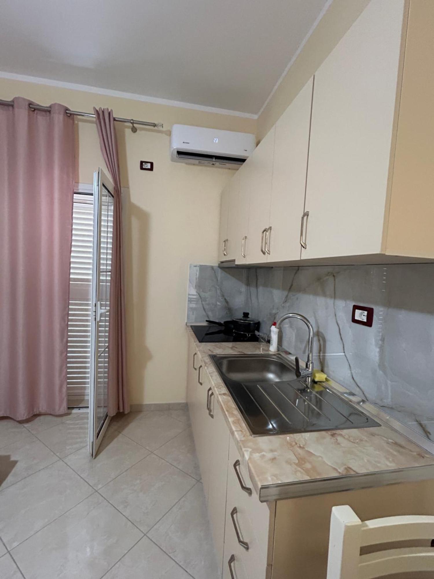 Rest House Vlorë Екстериор снимка