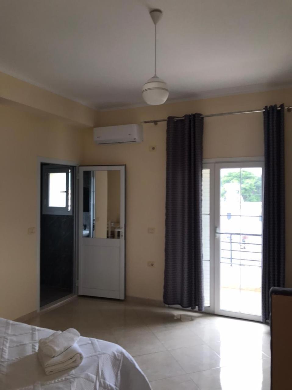 Rest House Vlorë Екстериор снимка