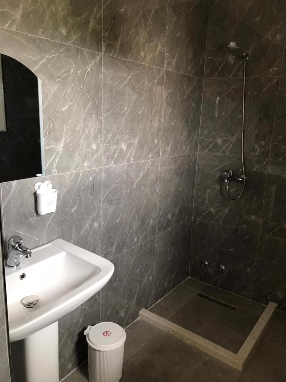 Rest House Vlorë Екстериор снимка